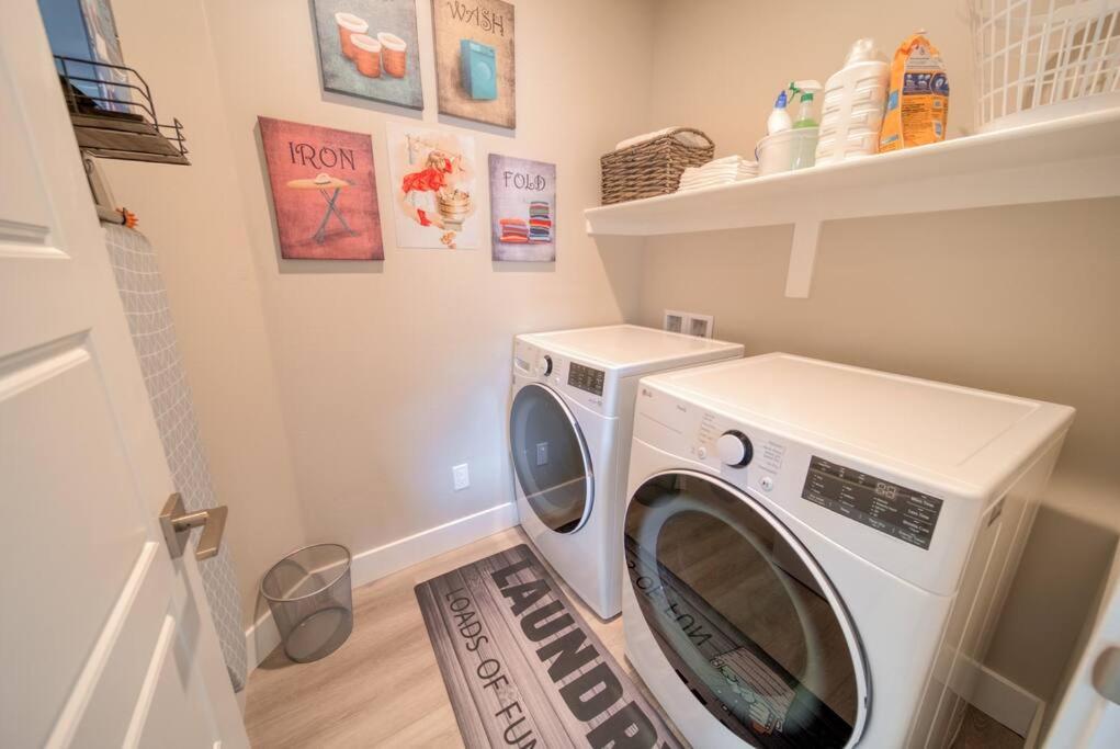 Majestic Zion Cottage with hot tub in Hildale