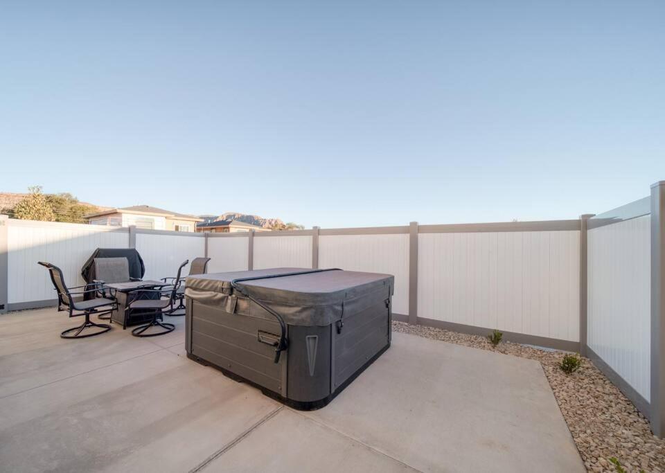 Majestic Zion Cottage with hot tub in Hildale