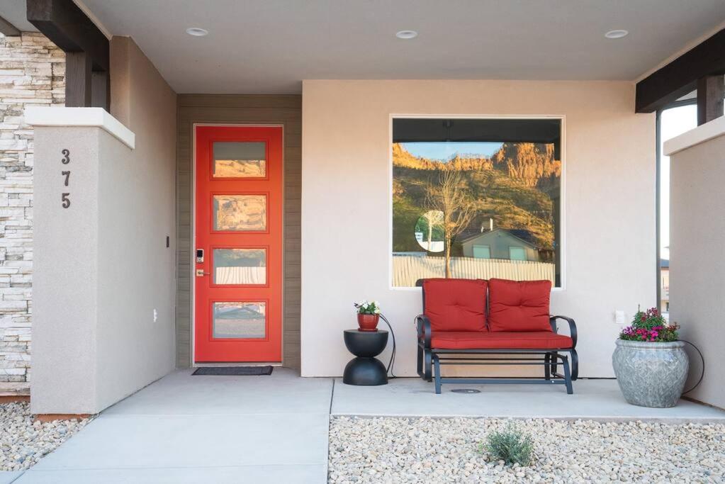Majestic Zion Cottage with hot tub in Hildale