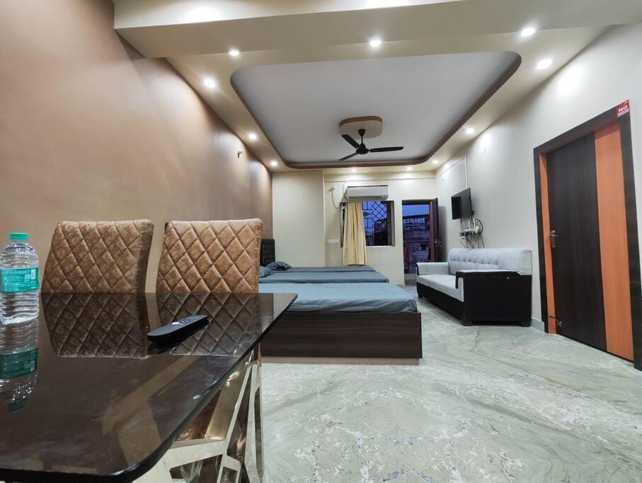 Massive 3BHK Serviced Apt for Big Groups & Family view 3