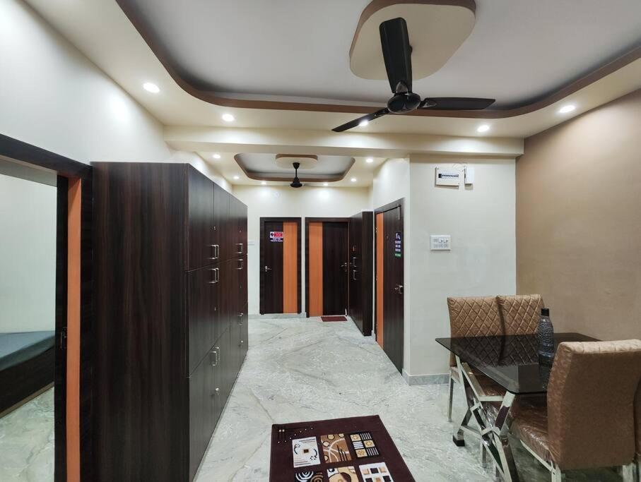 Massive 3BHK Serviced Apt for Big Groups & Family view 4