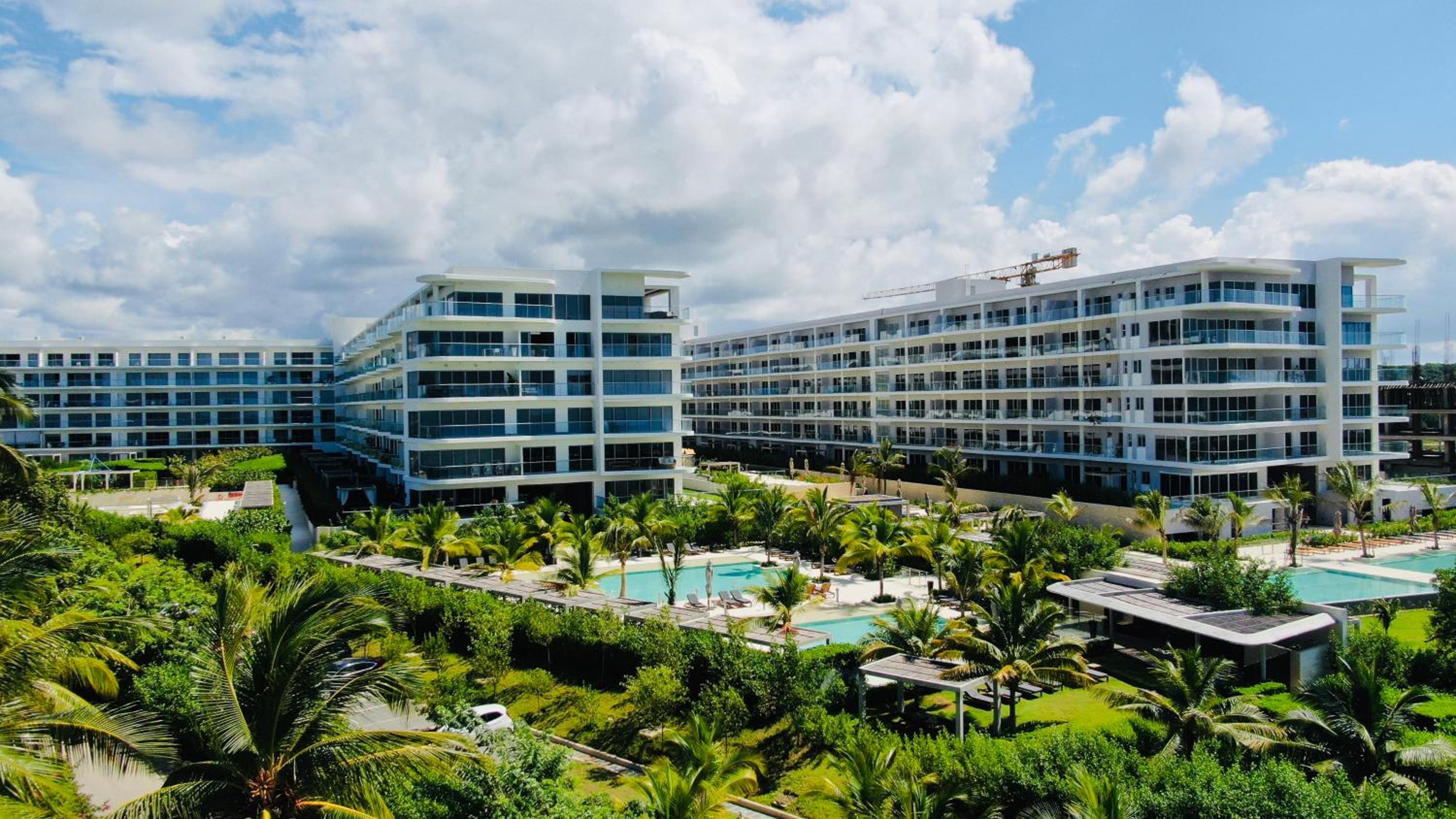 !Condominio de Lujo! Playa + Piscinas + Natural