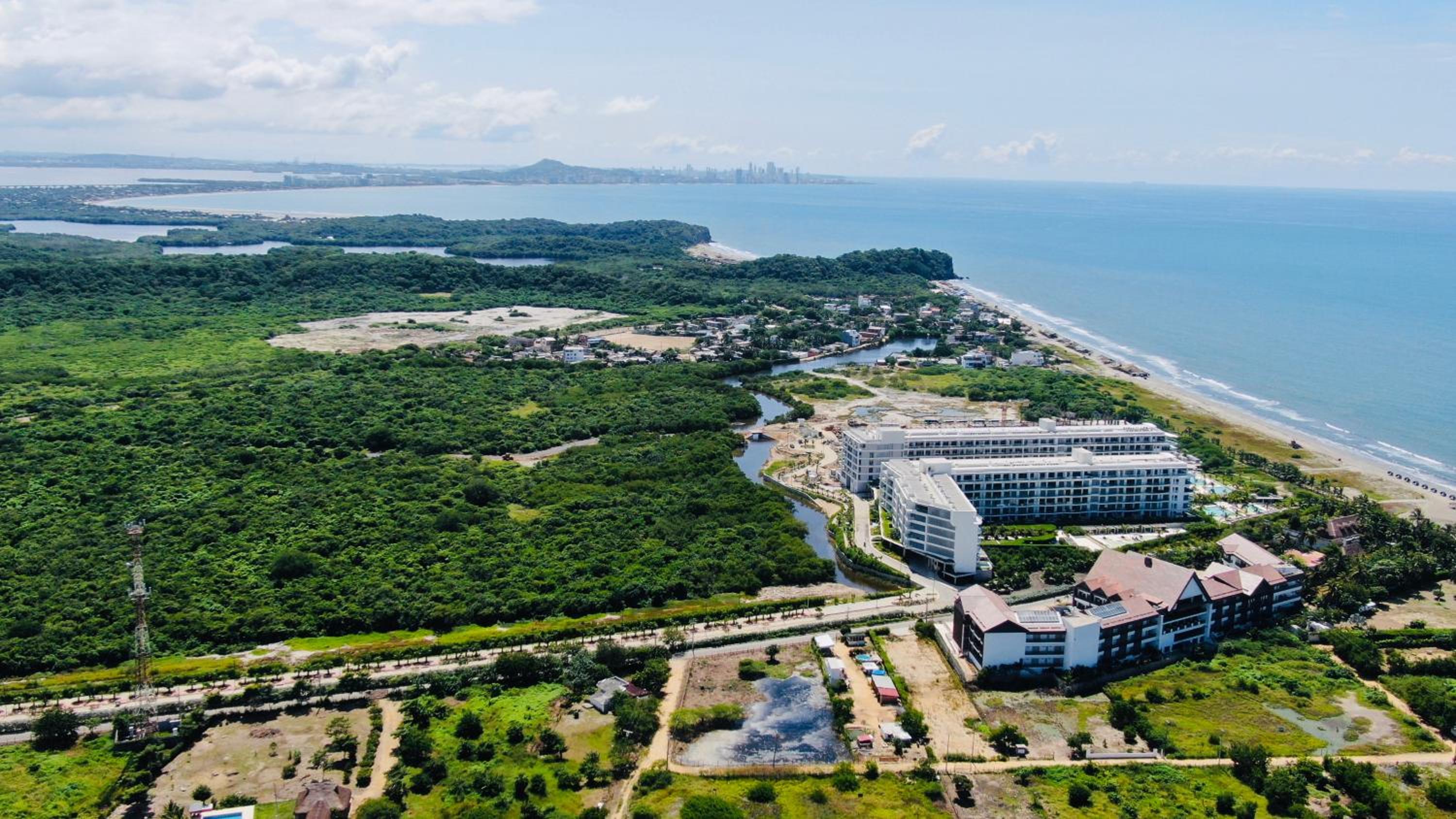 !Condominio de Lujo! Playa + Piscinas + Natural