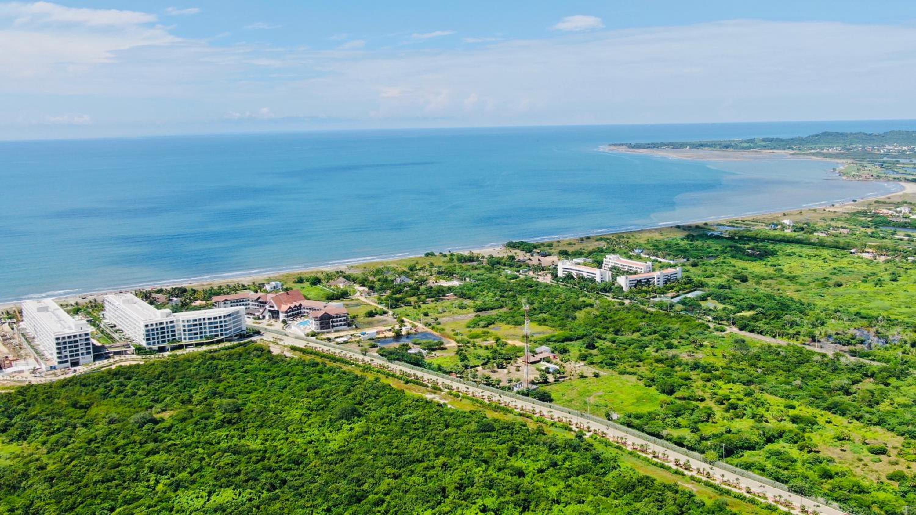 !Condominio de Lujo! Playa + Piscinas + Natural