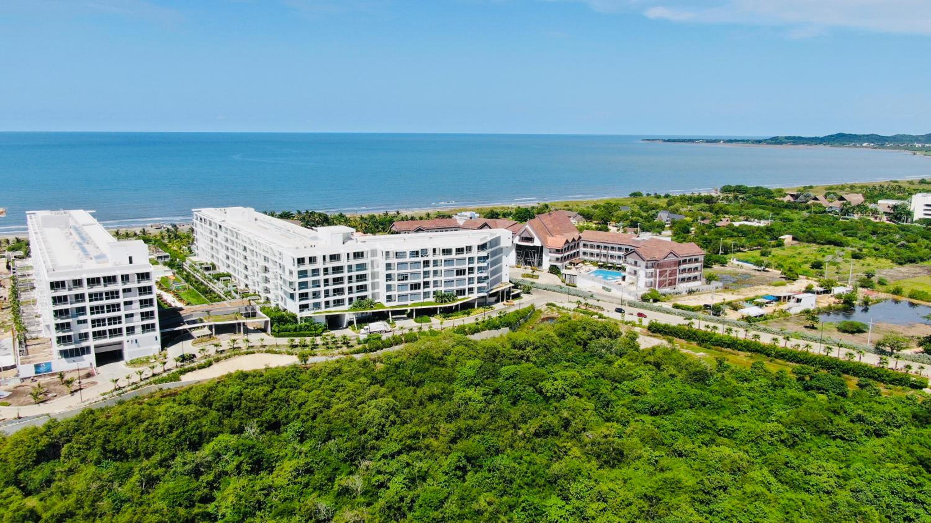 !Condominio de Lujo! Playa + Piscinas + Natural