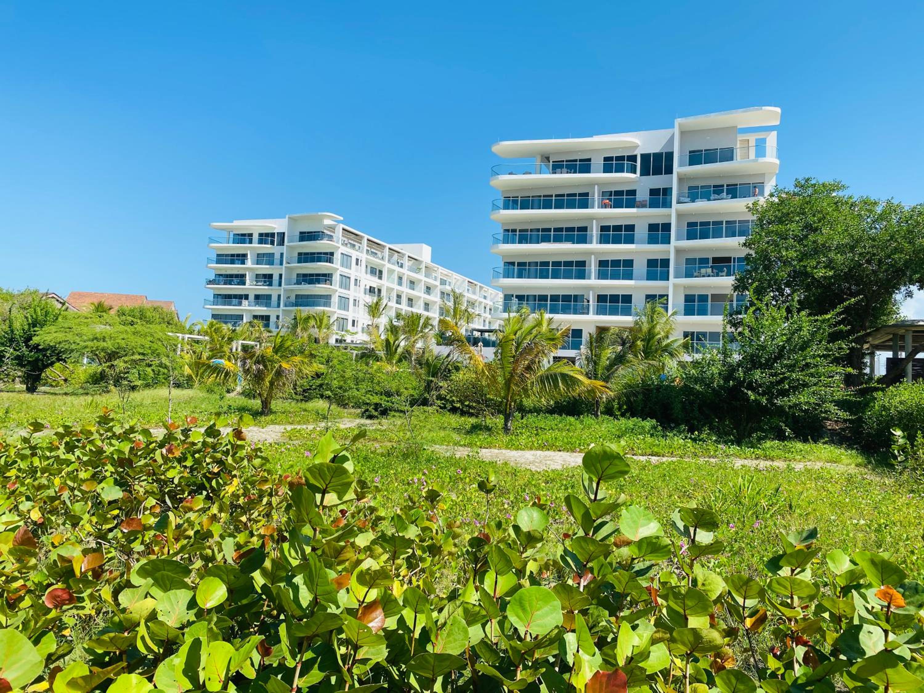 !Condominio de Lujo! Playa + Piscinas + Natural
