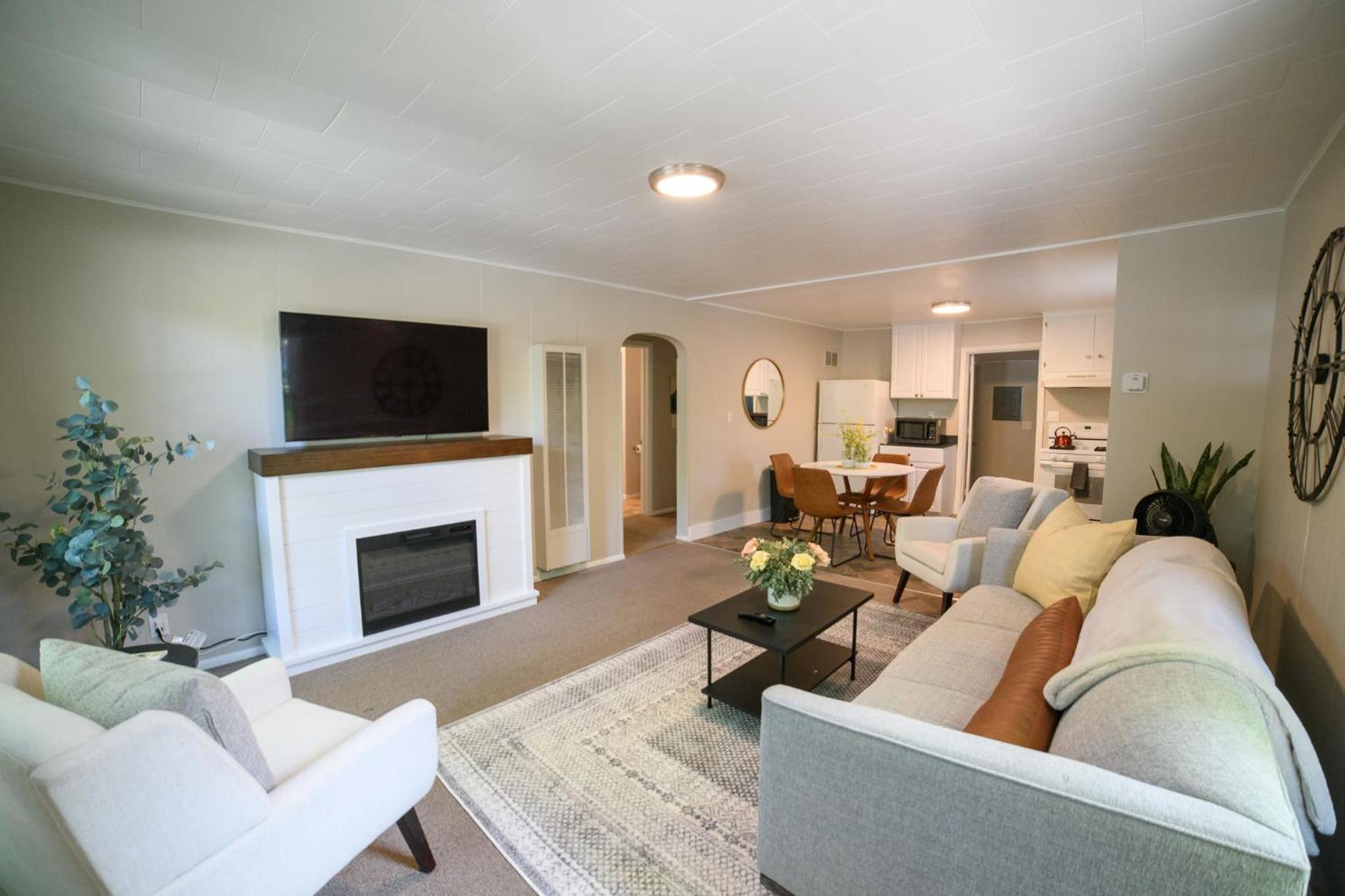 Adorable and Cozy Bungalow view 2