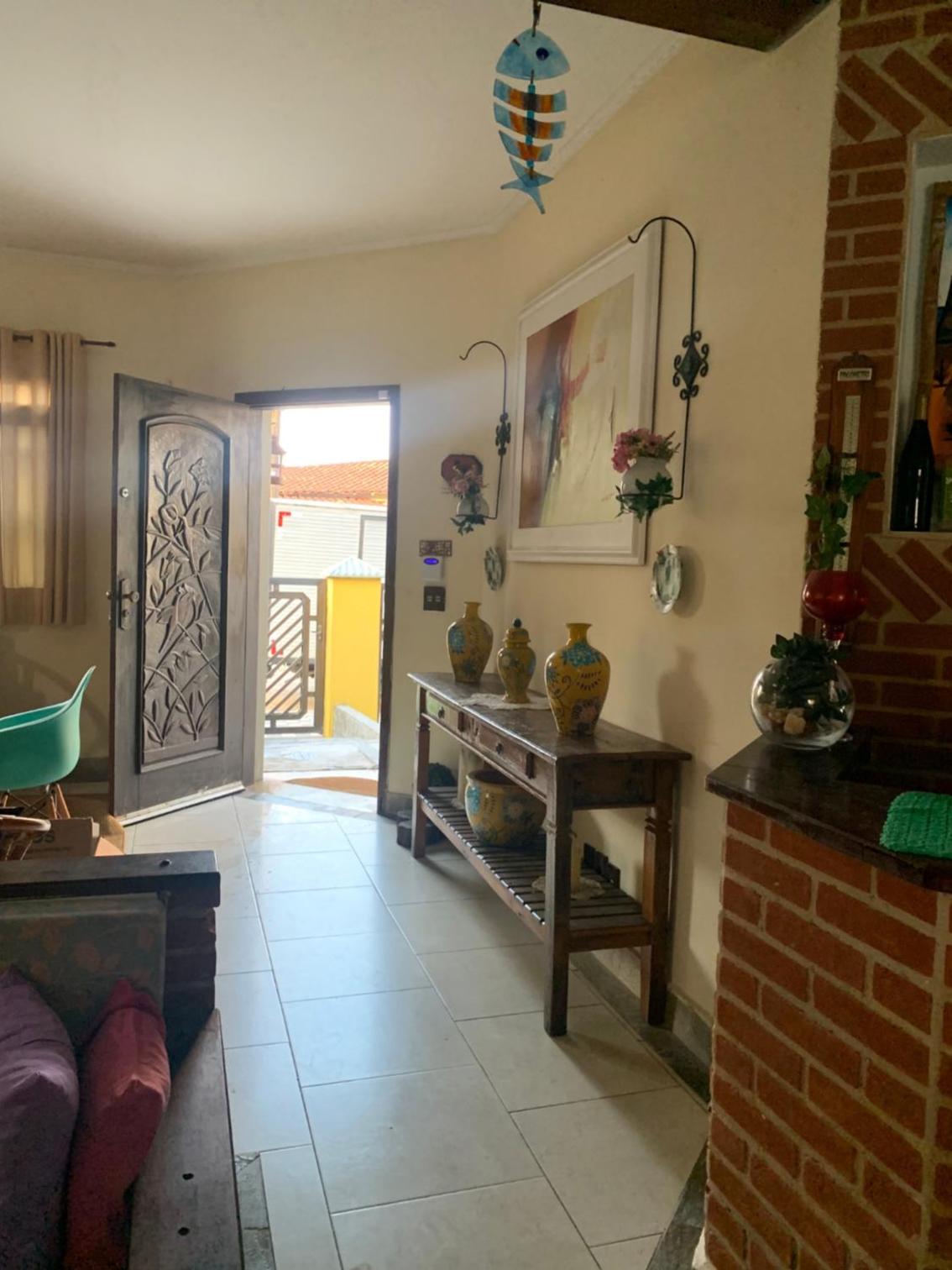 Lindo Sobrado Amarelo -próximo a praia