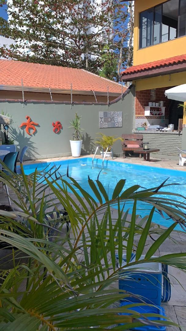 Lindo Sobrado Amarelo -próximo a praia