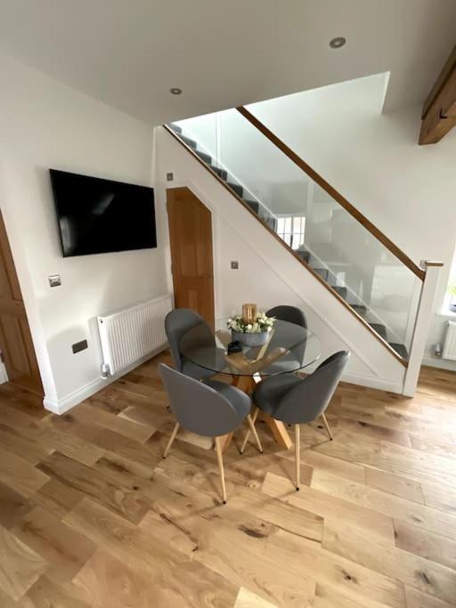 Apt D in Old Grade 2 Converted Farmhouse view 4