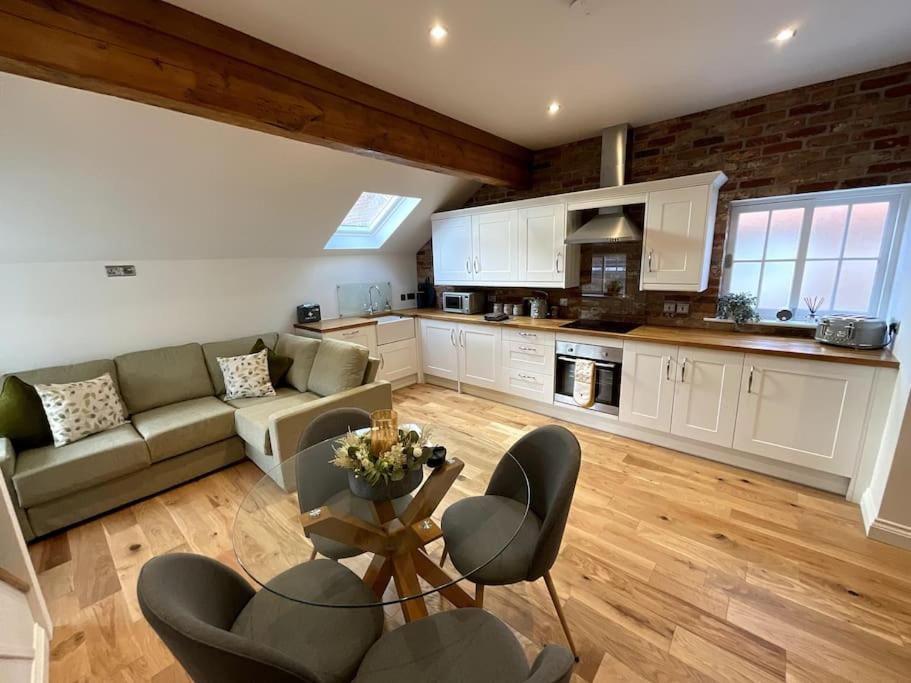 Apt D in Old Grade 2 Converted Farmhouse view 5