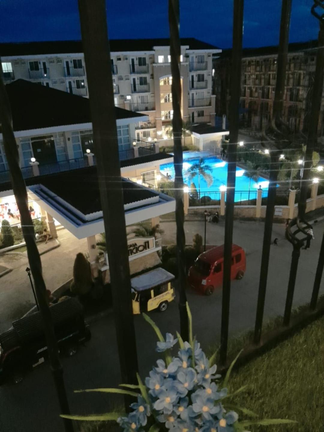 Arezzo Place Affordable 2BR Condo With Pool, Fast Wifi & Unli Netflix And Hot Shower - Near Davao Airport, Samal Barge, and SM Lanang