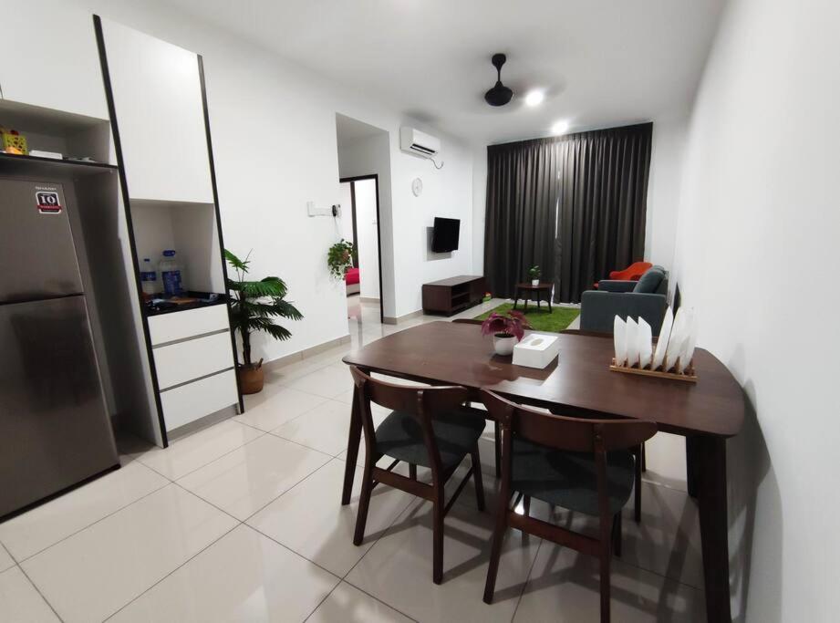 Cikgukay Desaru Homestay Apartment With Pool View WiFi & Netflix