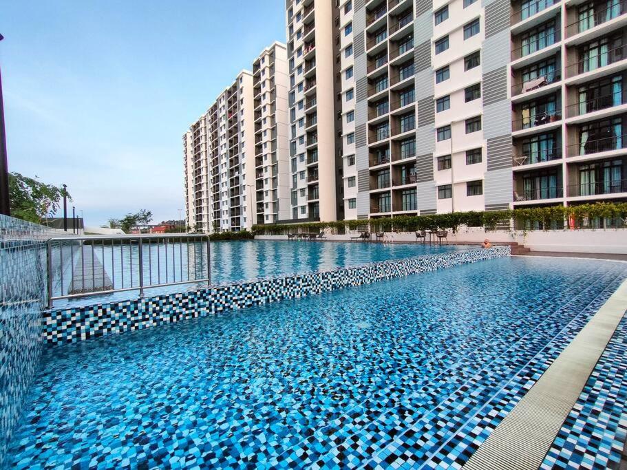 Cikgukay Desaru Homestay Apartment With Pool View WiFi & Netflix
