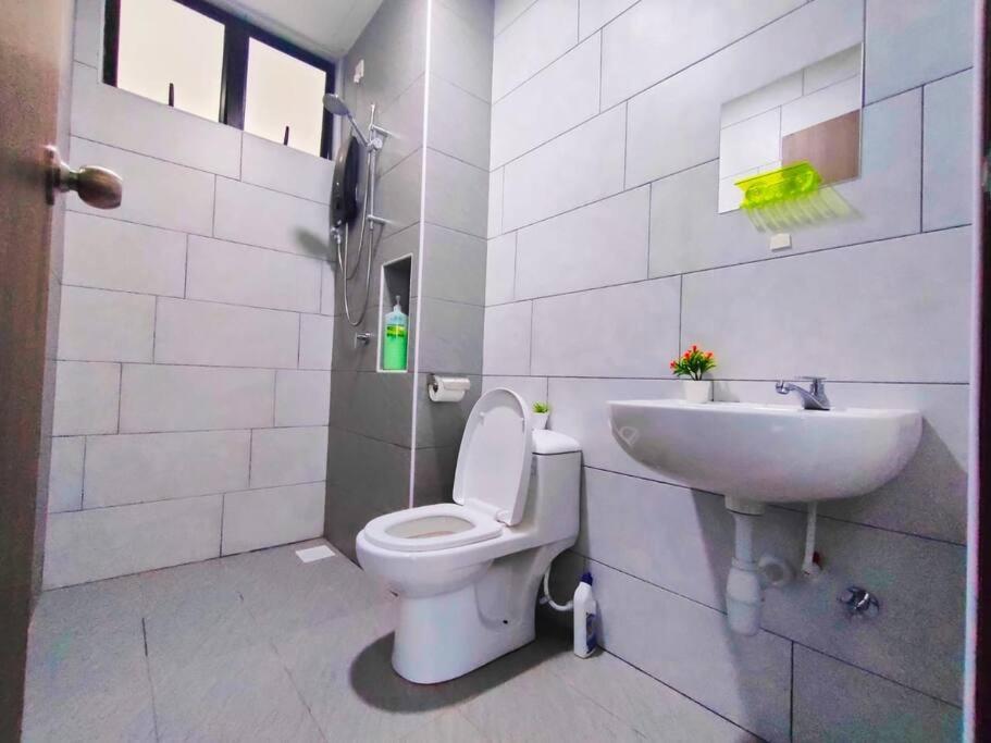 Cikgukay Desaru Homestay Apartment With Pool View WiFi & Netflix