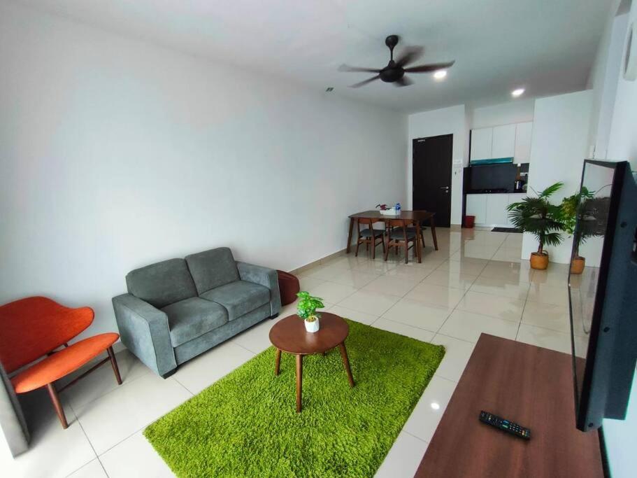 Cikgukay Desaru Homestay Apartment With Pool View WiFi & Netflix