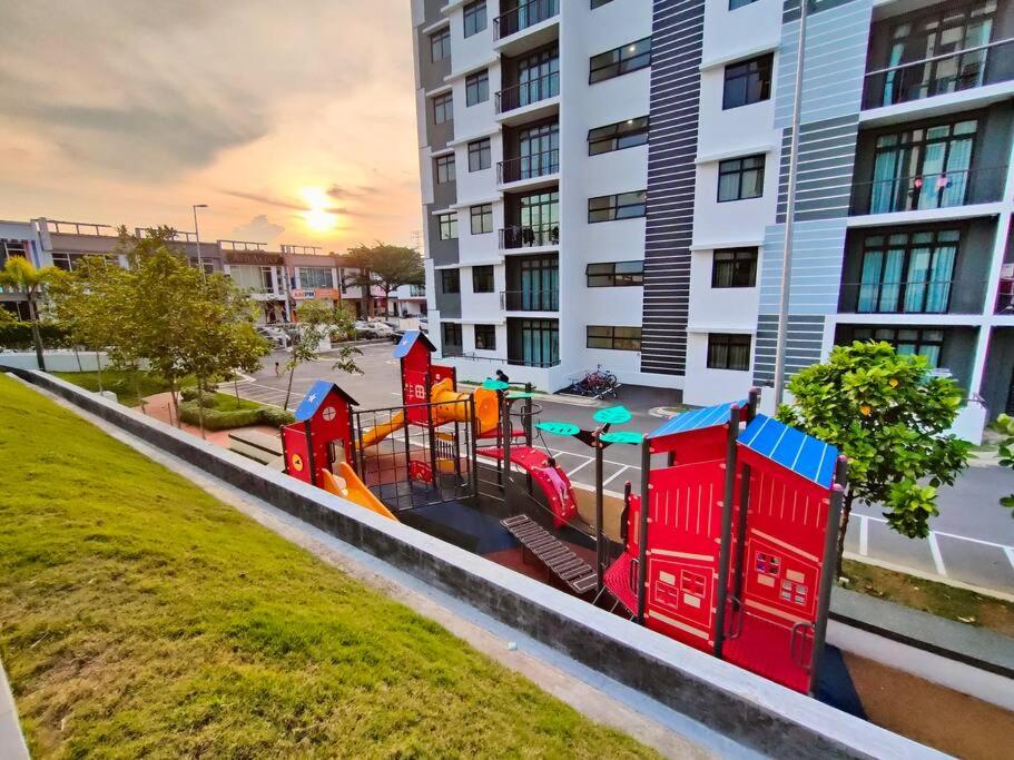 Cikgukay Desaru Homestay Apartment With Pool View WiFi & Netflix