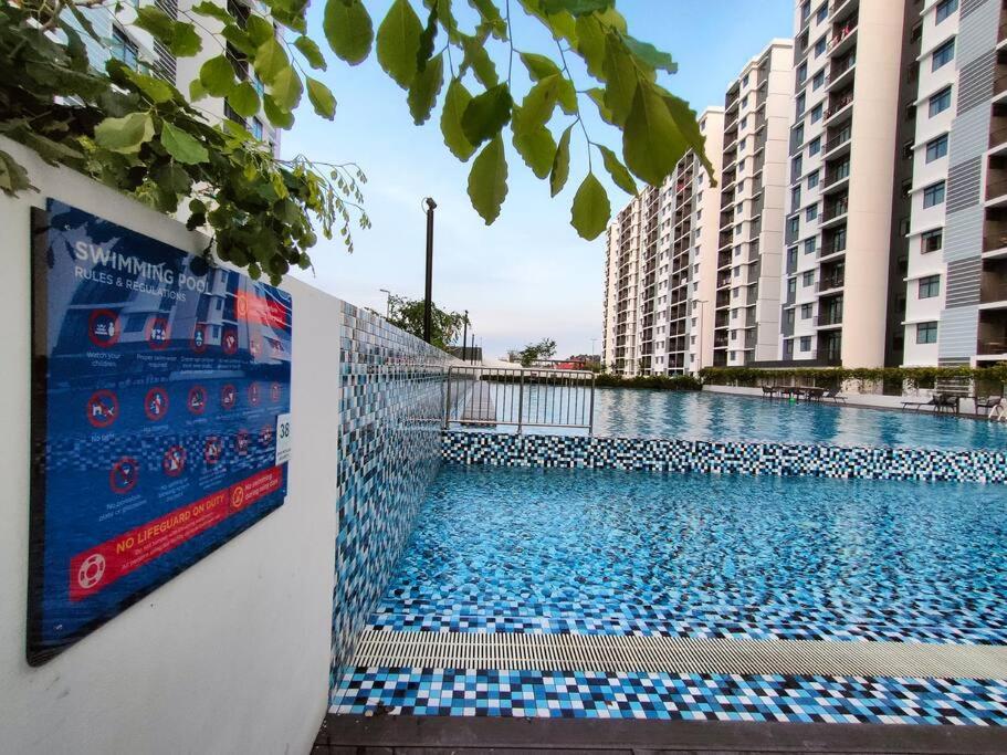 Cikgukay Desaru Homestay Apartment With Pool View WiFi & Netflix