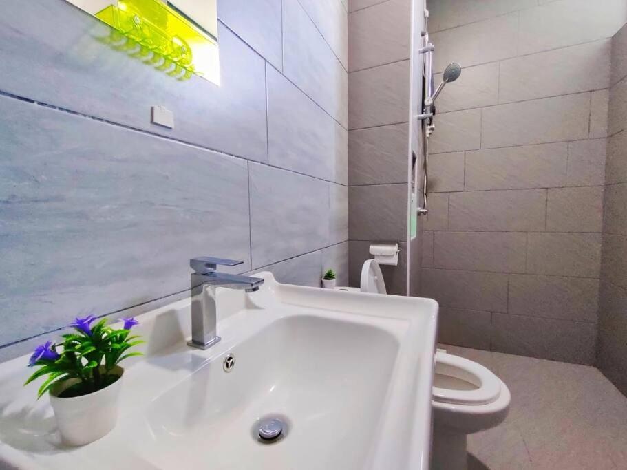 Cikgukay Desaru Homestay Apartment With Pool View WiFi & Netflix