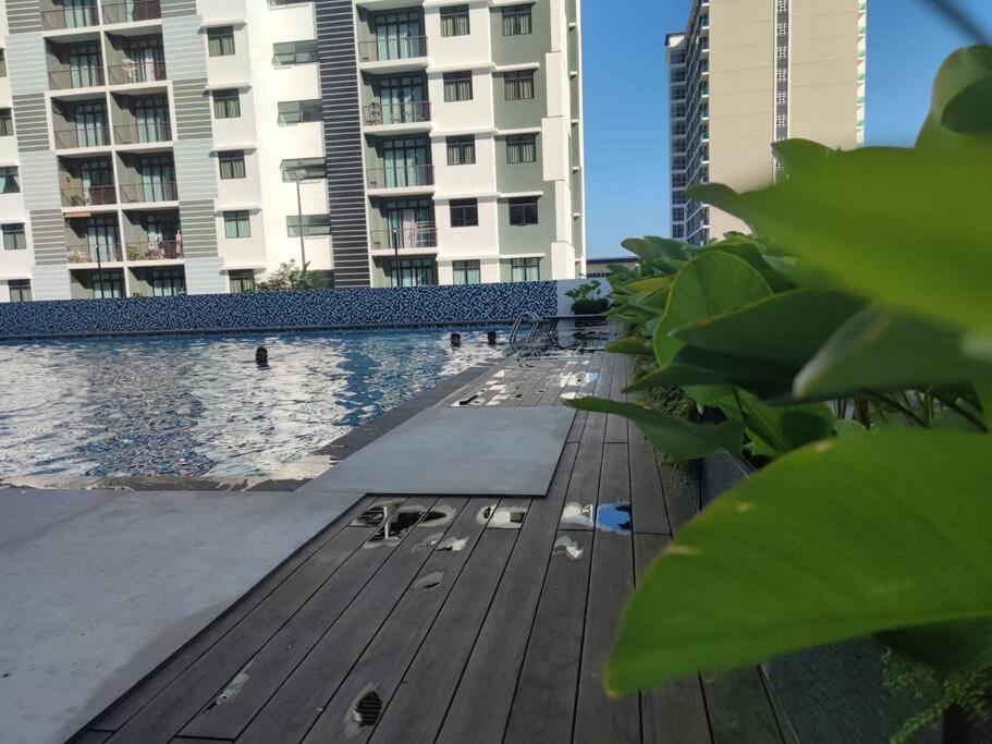 Cikgukay Desaru Homestay Apartment With Pool View WiFi & Netflix