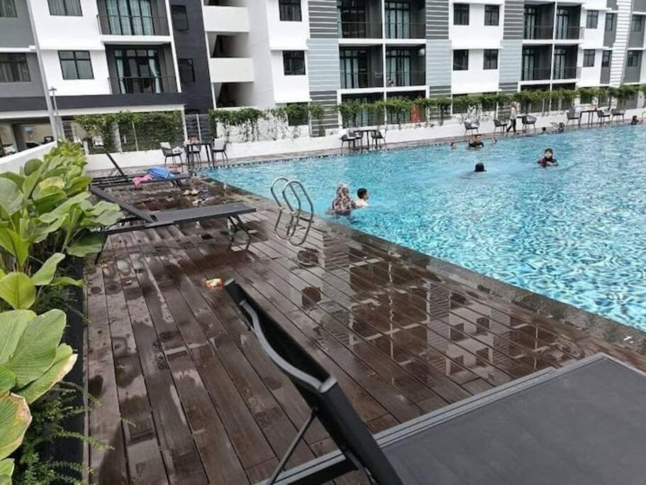 Cikgukay Desaru Homestay Apartment With Pool View WiFi & Netflix