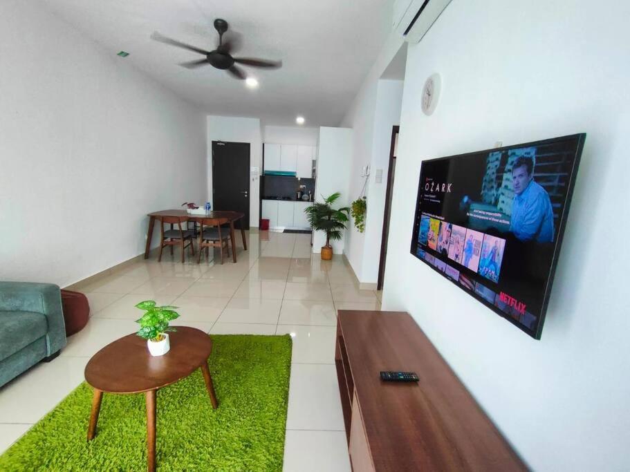Cikgukay Desaru Homestay Apartment With Pool View WiFi & Netflix