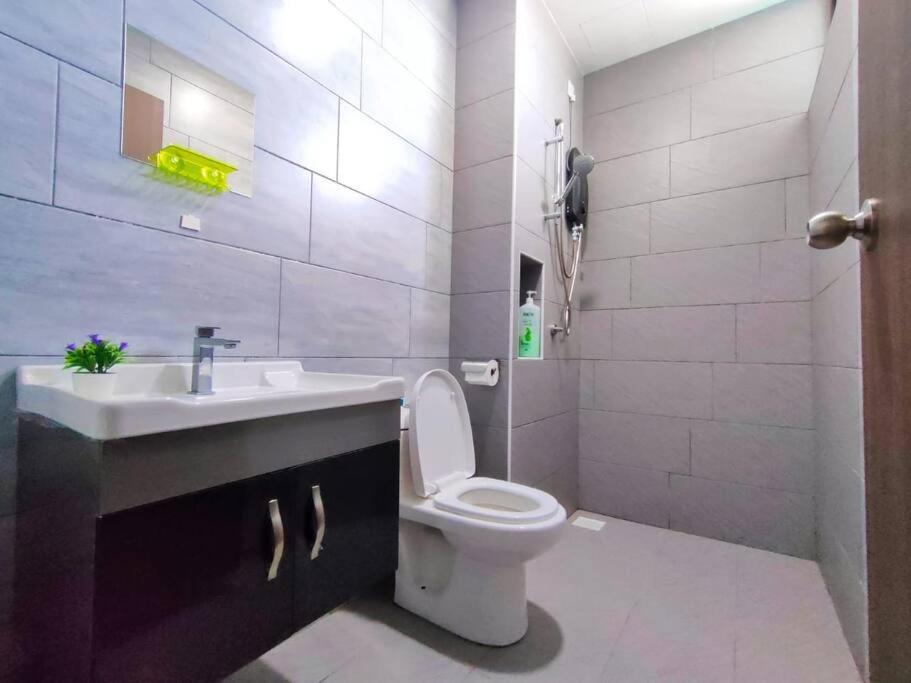 Cikgukay Desaru Homestay Apartment With Pool View WiFi & Netflix