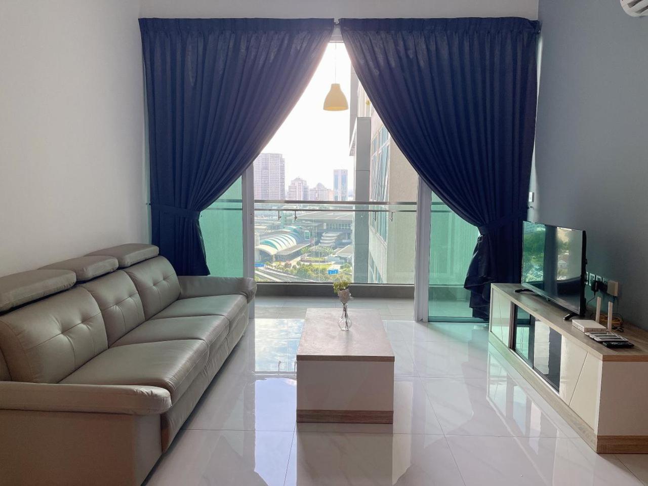 Paragon Suite Homestay by Antlerzone