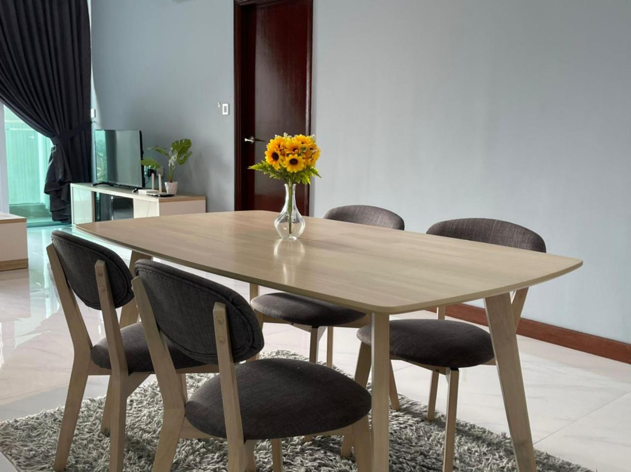 Paragon Suite Homestay by Antlerzone