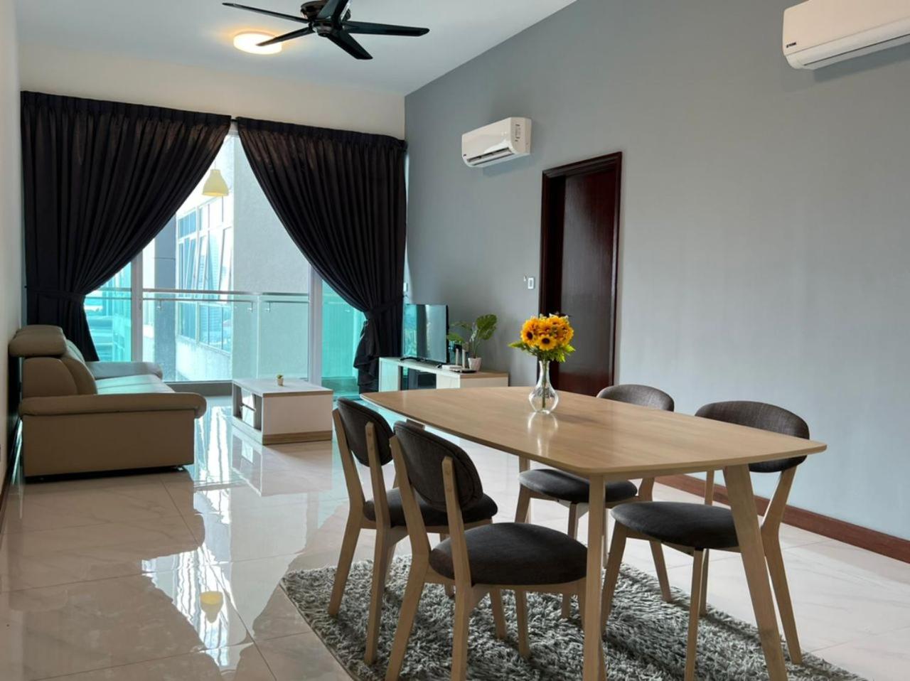 Paragon Suite Homestay by Antlerzone