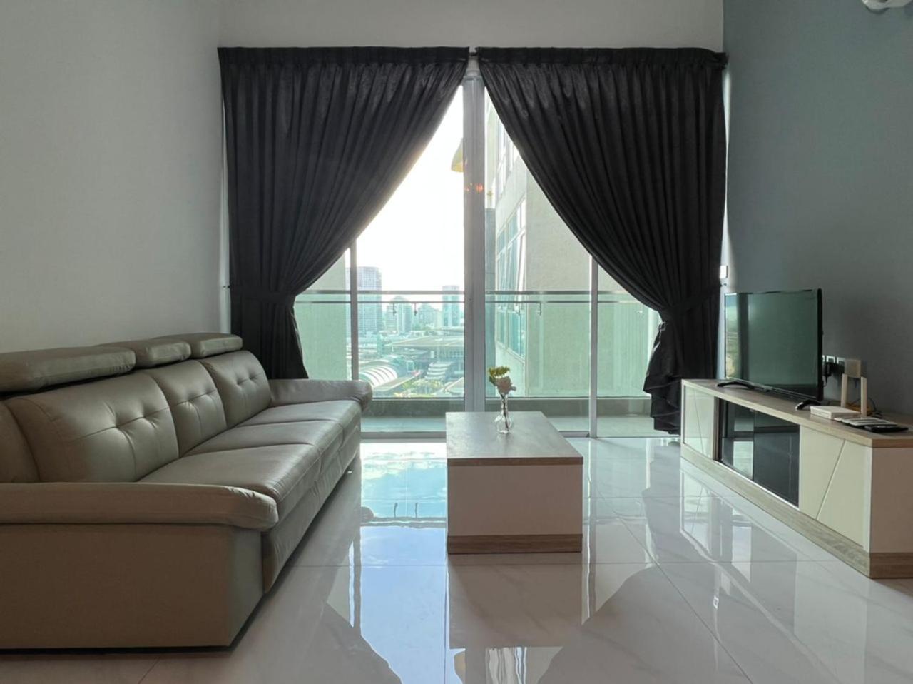 Paragon Suite Homestay by Antlerzone