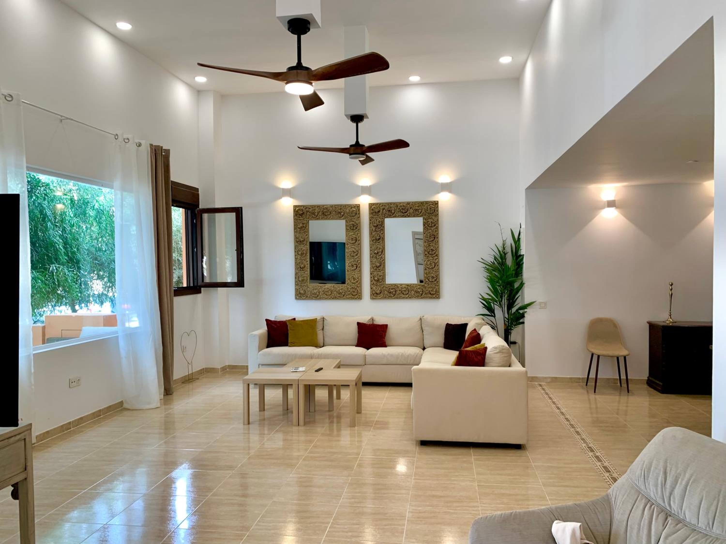 Hotel AMPLIA VIVIENDA NEW para12 pers a 4 min caminando de PLAYA con Terraza, Piscina Com, Wifi, Ventiladores de techo, Lavavajillas - Image 1