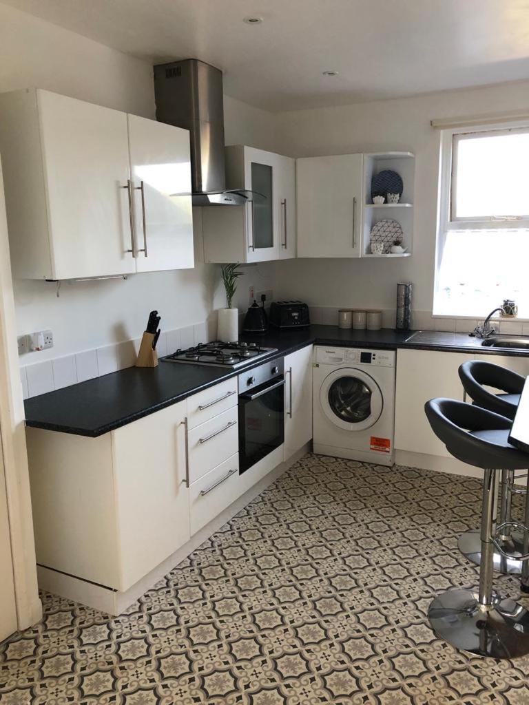 Tywyn seaside apartment with Mountain View view 3