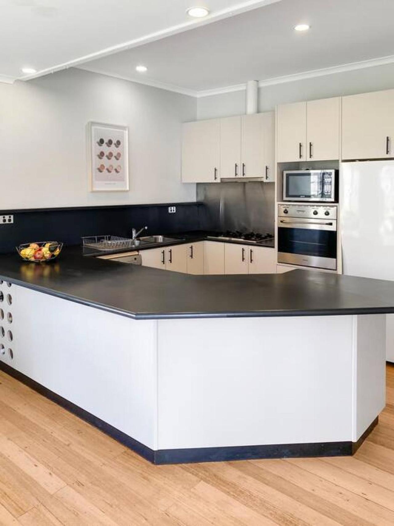 Coastal Charm Dog Friendly home by Custom Bnb Hosting