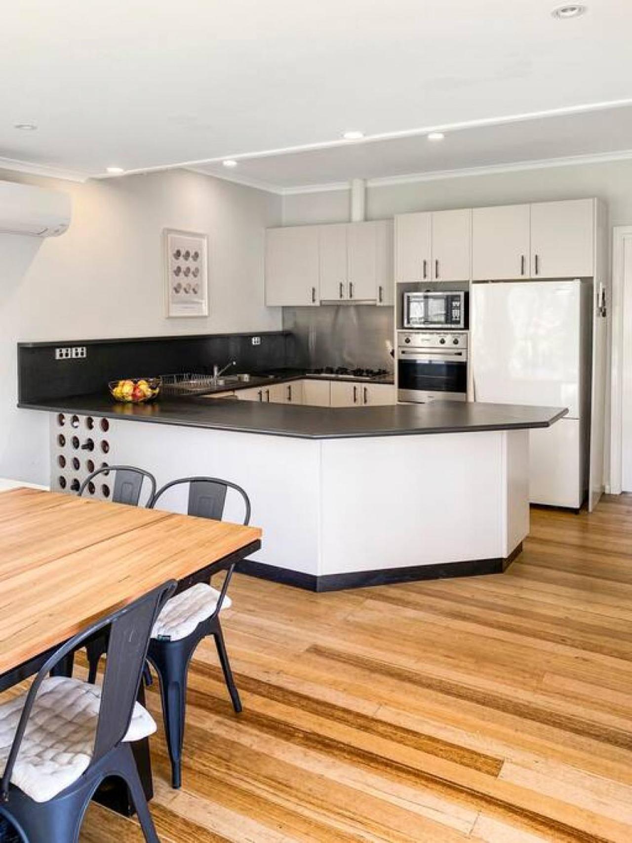 Coastal Charm Dog Friendly home by Custom Bnb Hosting