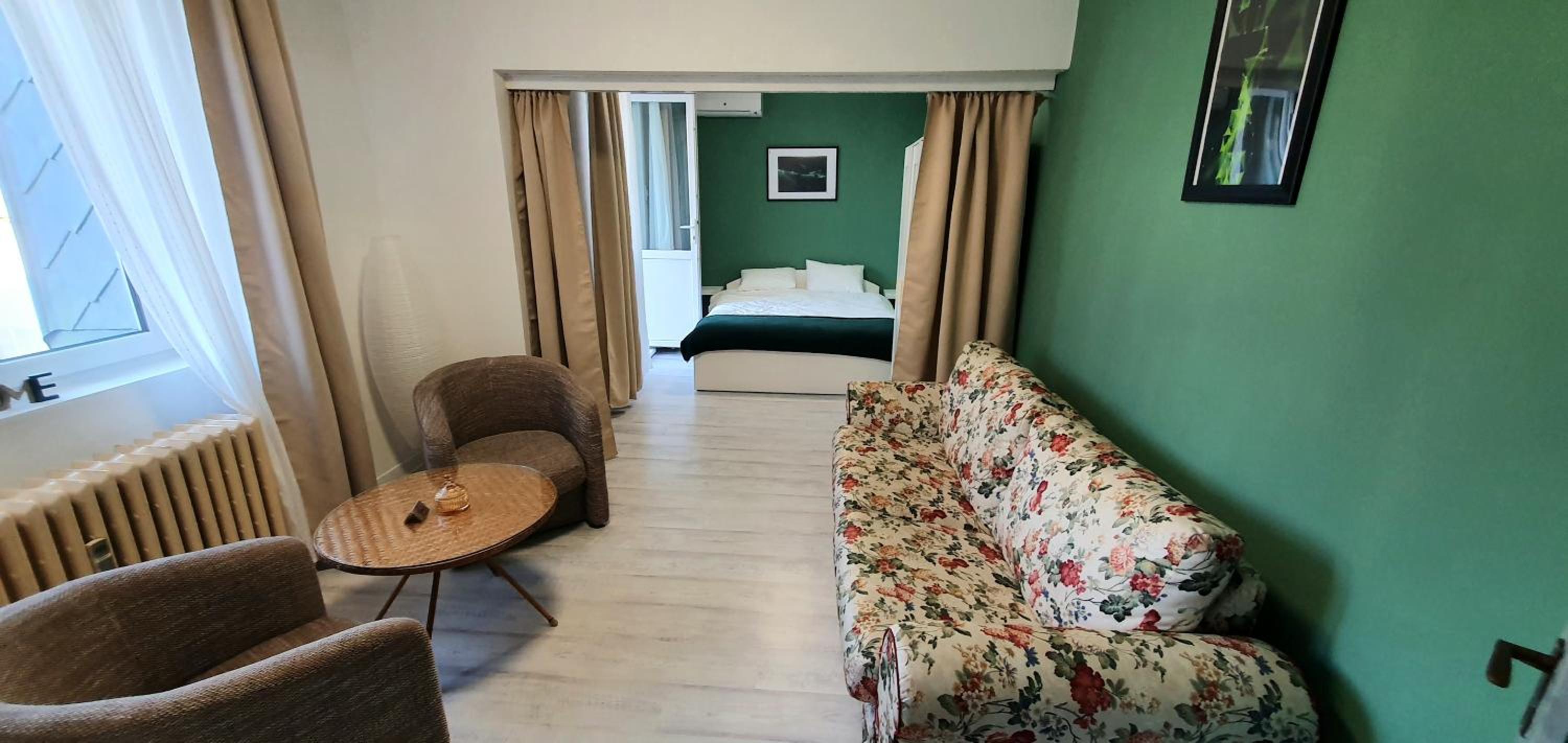 Old Town Luxe Retreat - Calea Victoriei CEC Bank view 2