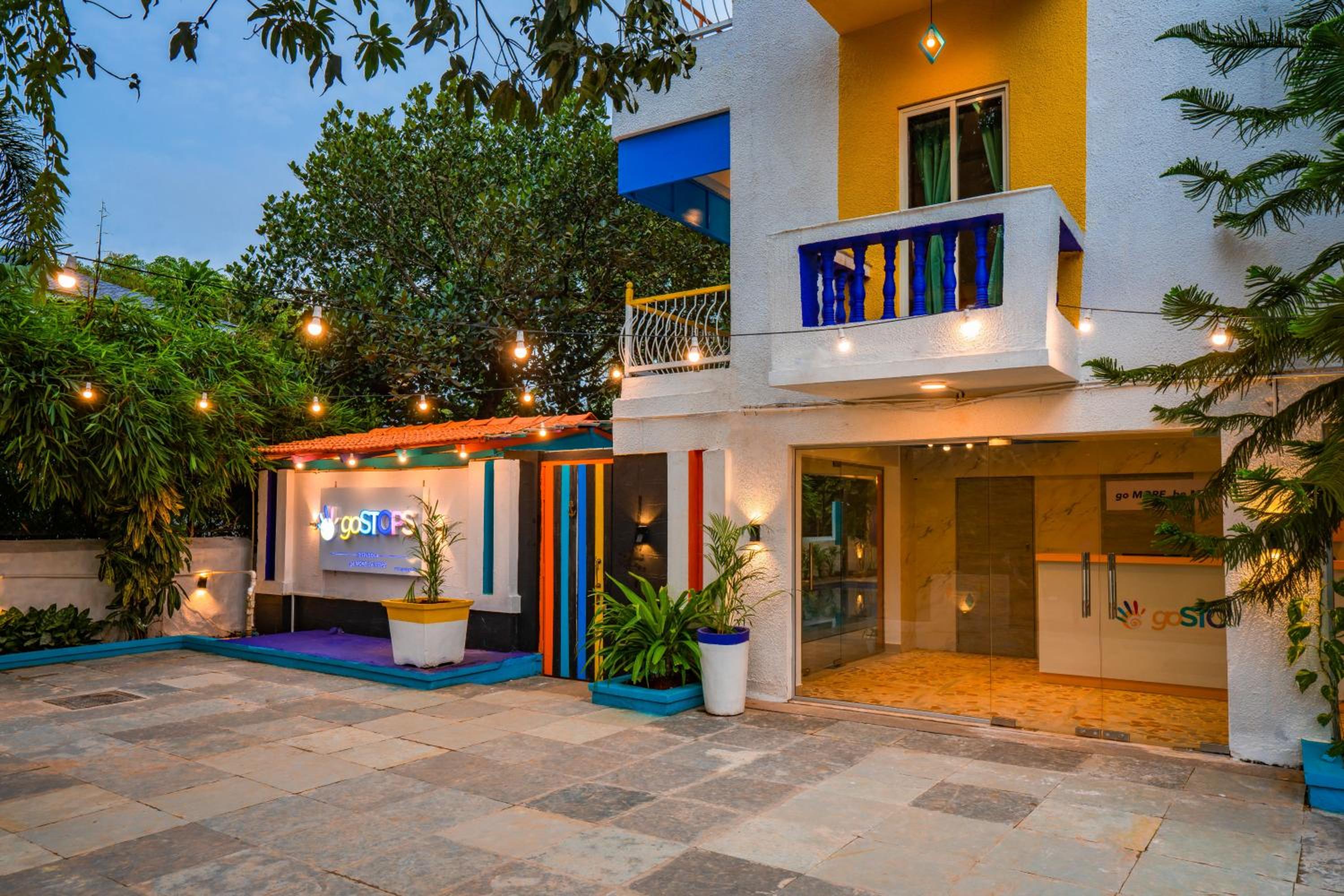 goSTOPS PLUS Goa, Vagator view 3