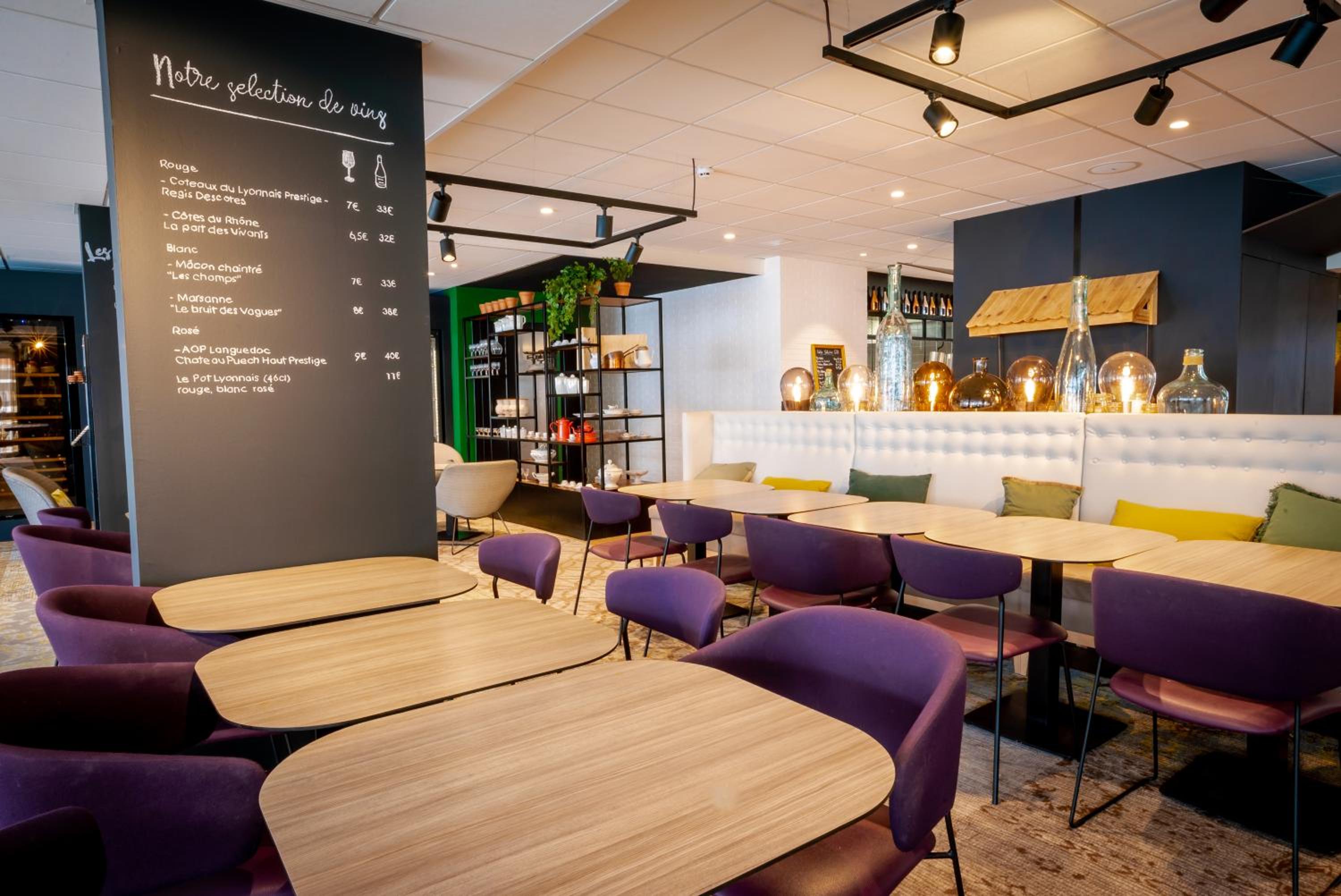 Bron Vacations - Novotel Lyon Bron Meeting  Events - Property Image 1