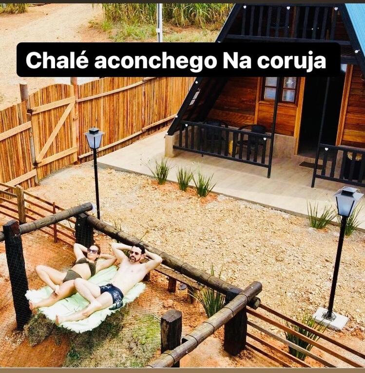 Chalé Na coruja e Chalé Encanto com BANHEIRA com AQUECEDOR e hidromassagem 7,5km centro Águas com COM CAFÉ, internet Starlink