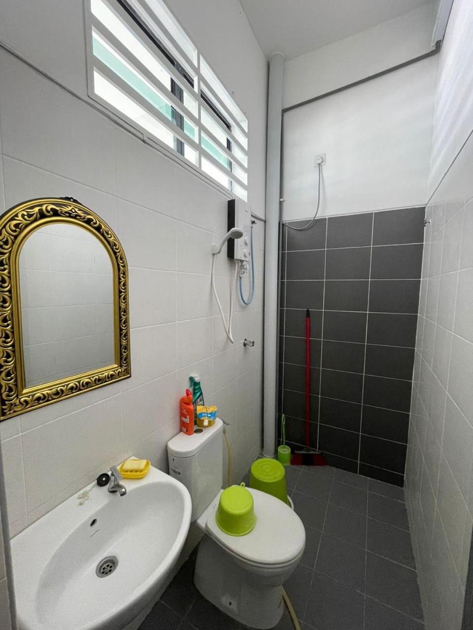 Family Holiday Home With Wifi & Netflix photo 4