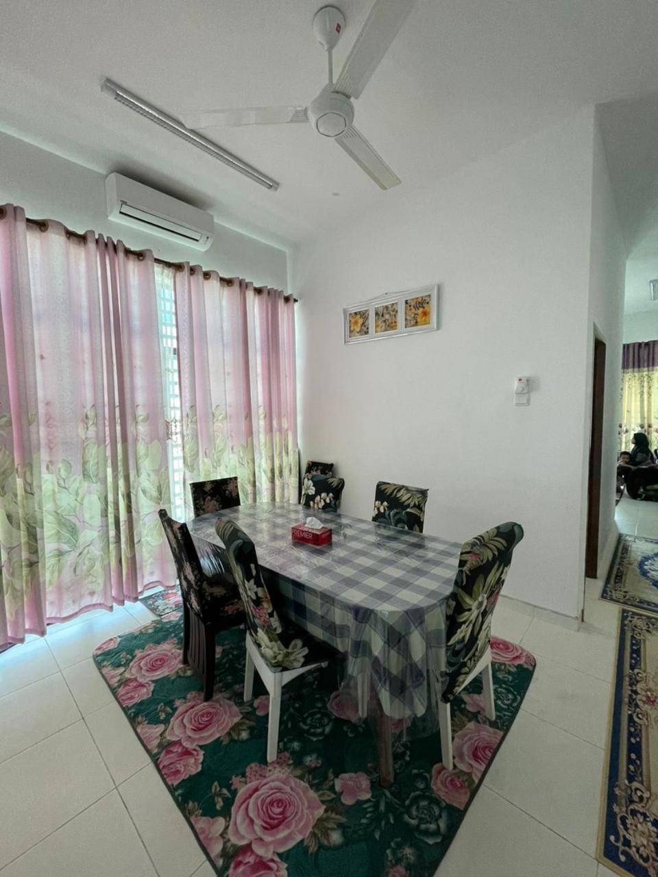 Family Holiday Home With Wifi & Netflix photo 8