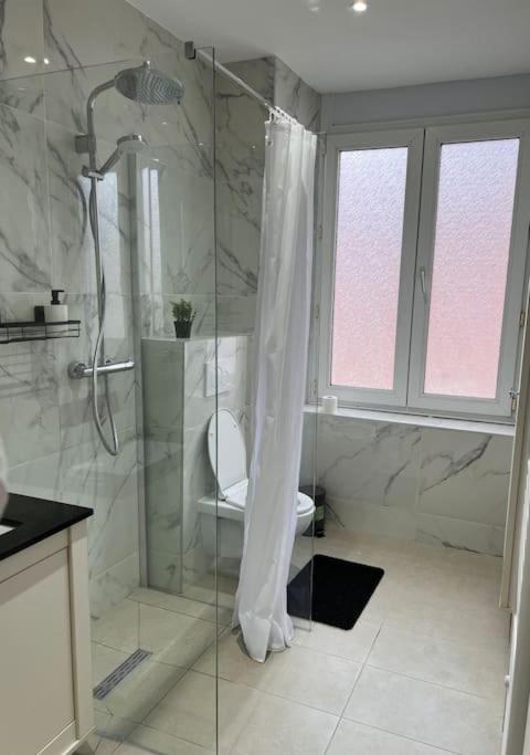 White apartment, 2 Chambre-Arrivée autonome-Wifi rapide