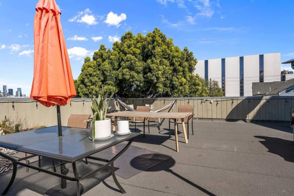 Huge Modern 4 Bedroom Flat w/ City Views and Deck view 4