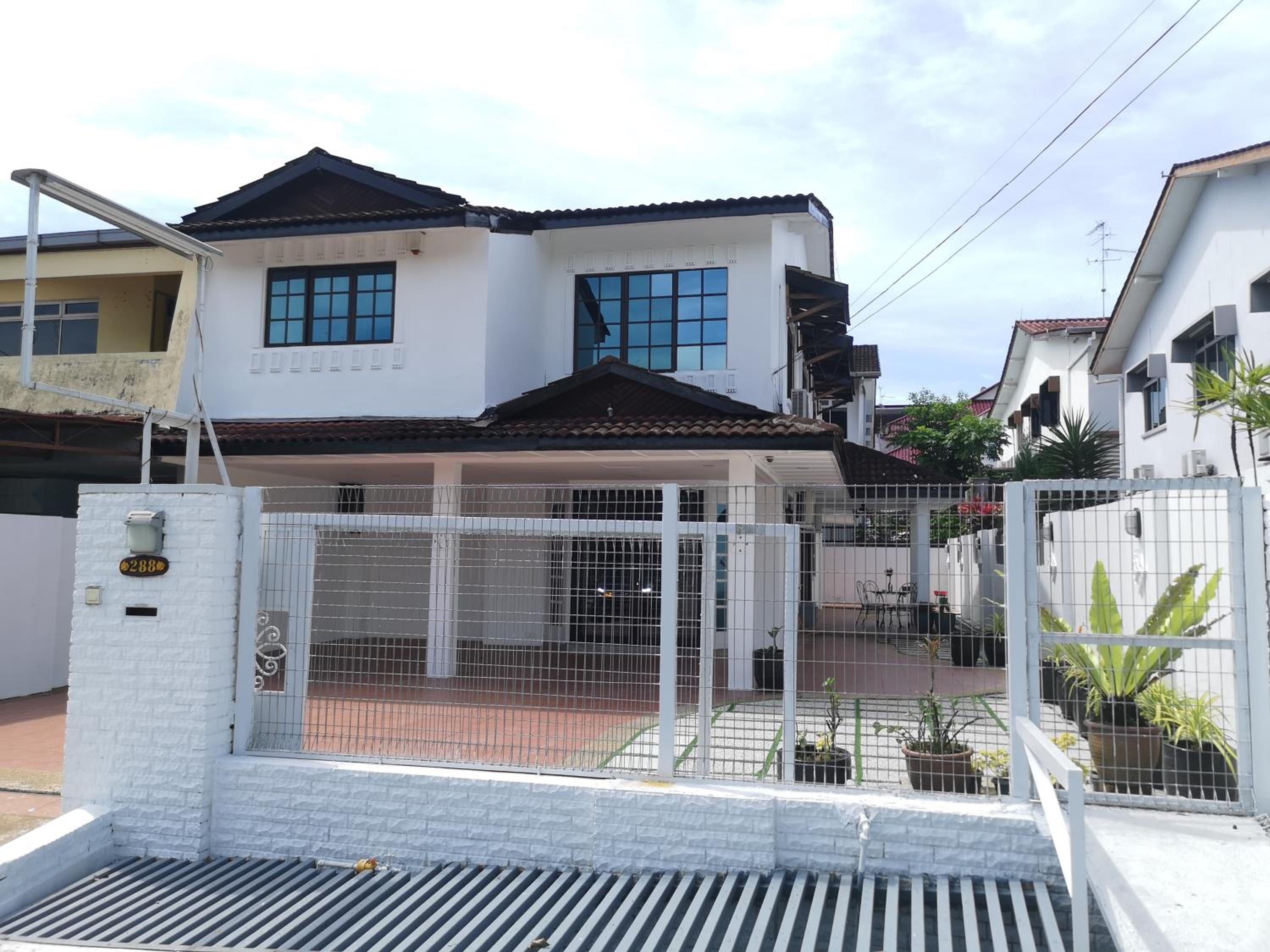 Jb City 5 Bedroom semi-d Near ksl,mid valley ,berjaya waterfront