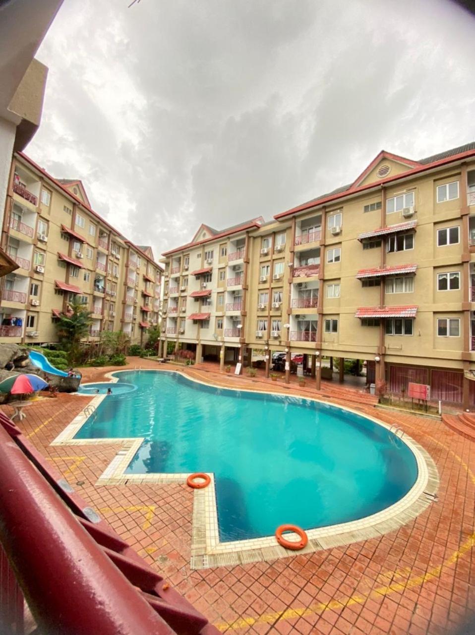 The Berlian Guesthouse - Teluk Kemang - 2 bedrooms apartmens with pool view photo 5