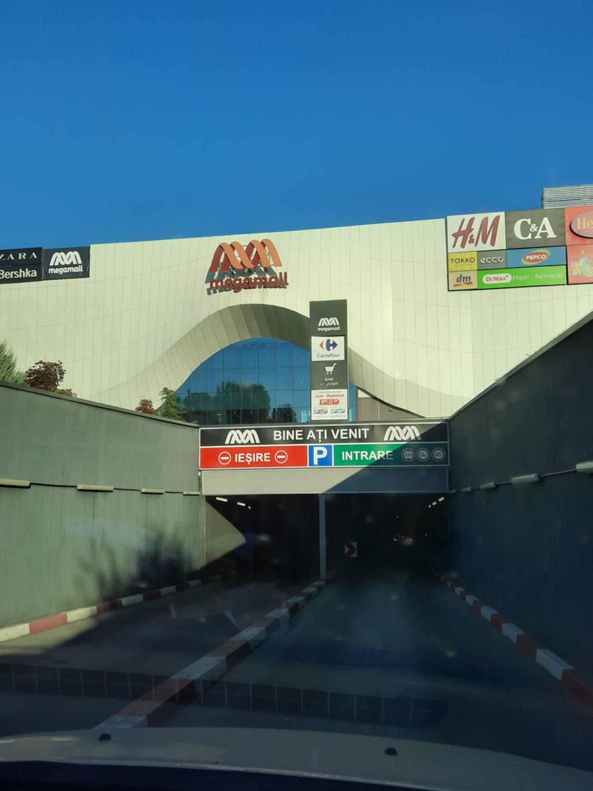 Royal Studio National Arena - Free Parking