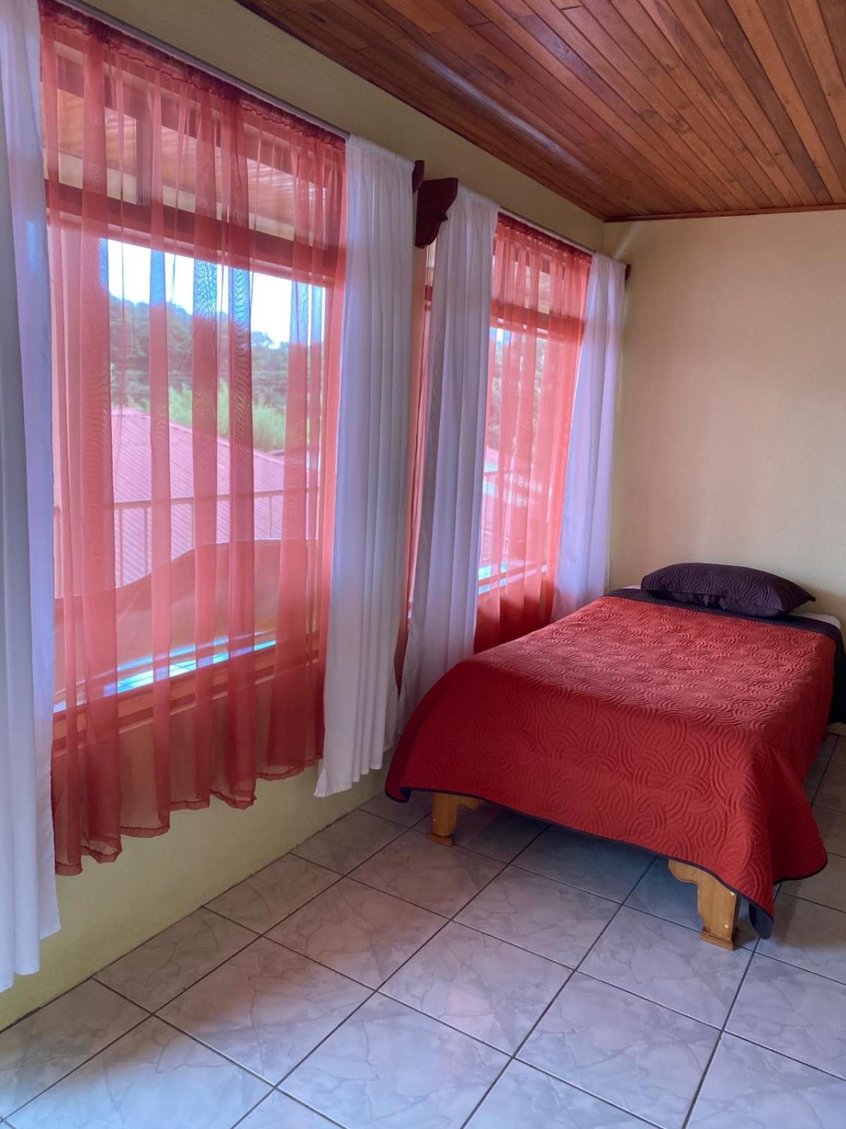 Hotel La Puesta Del Sol B&B