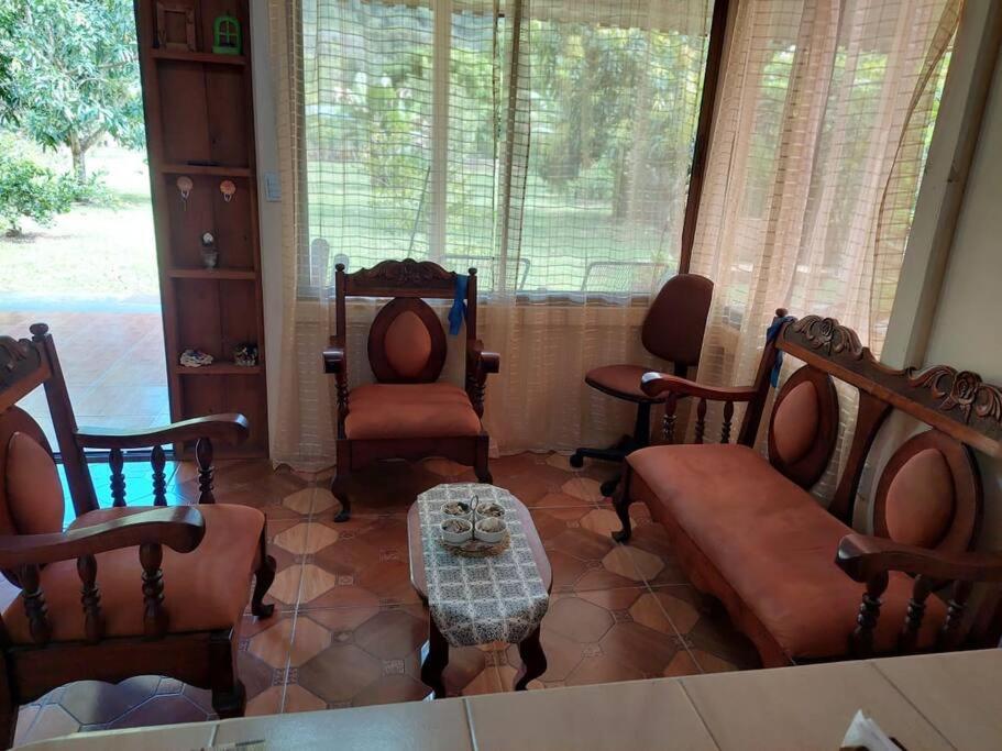 Casa a 26 kilómetros de Jaco rodeado de naturaleza
