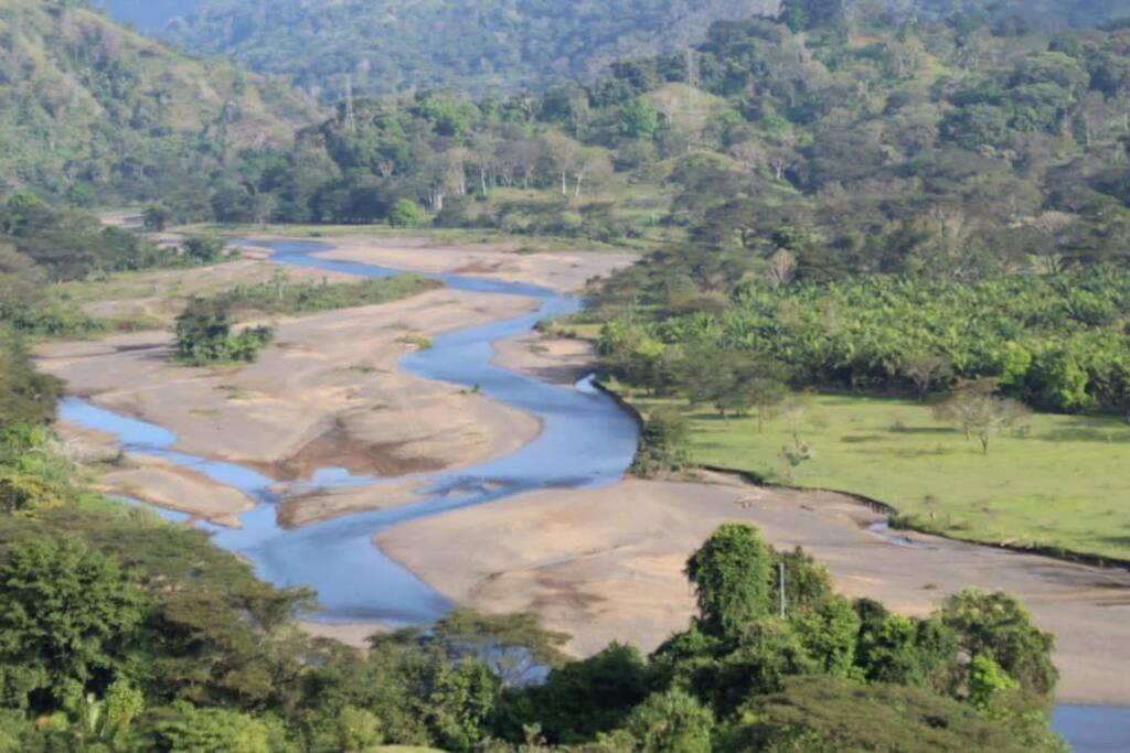 Casa a 26 kilómetros de Jaco rodeado de naturaleza