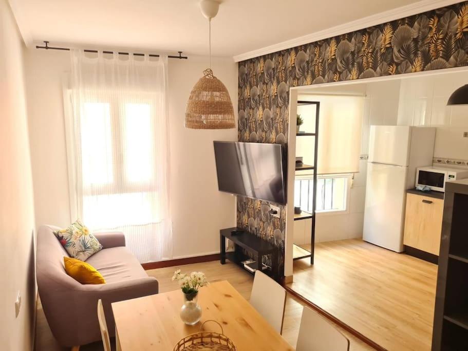 La casita verde. Metro cerca del Casco Viejo